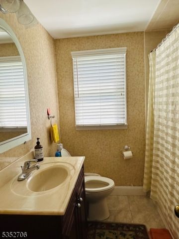 34 Brian Rd, West Caldwell Twp., NJ 07006