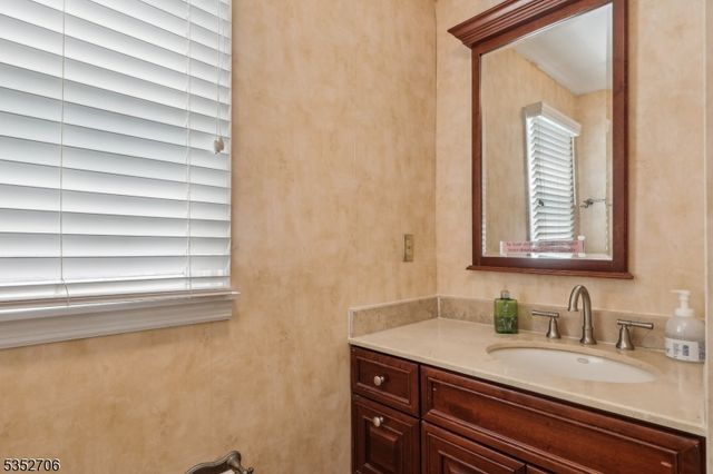 34 Brian Rd, West Caldwell Twp., NJ 07006