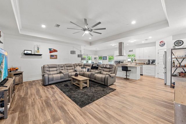 736 Commanche Street, Fort Walton Beach, FL 32547