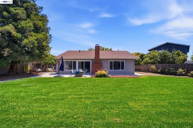 8123 Meadowlark Ct, Newark, CA 94560