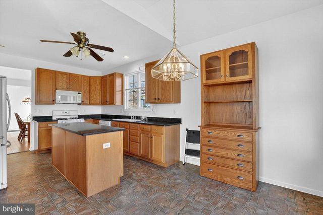 110 RIDGWAY DR, Bordentown, NJ 08505