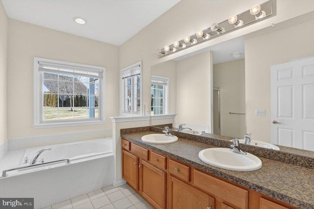 110 RIDGWAY DR, Bordentown, NJ 08505