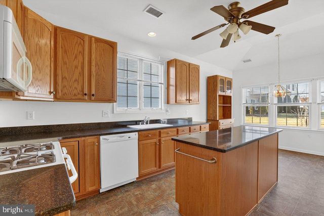 110 RIDGWAY DR, Bordentown, NJ 08505