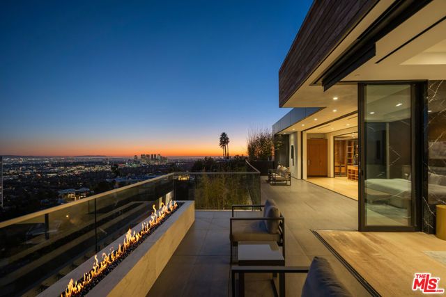 9410 Sierra Mar Place, Los Angeles, CA 90069