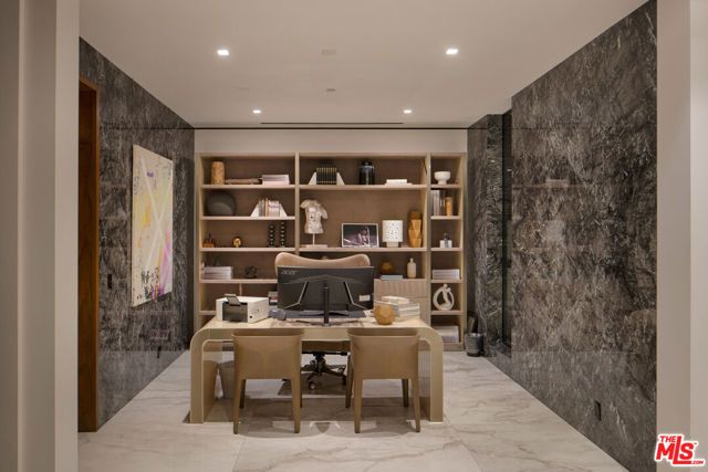 9410 Sierra Mar Place, Los Angeles, CA 90069