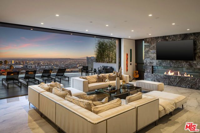 9410 Sierra Mar Place, Los Angeles, CA 90069