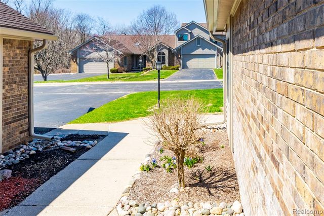5736 Leeward Court, Clarkston, MI 48346