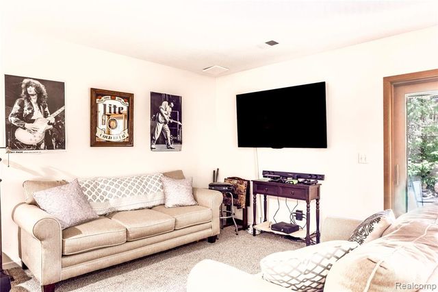 5736 Leeward Court, Clarkston, MI 48346