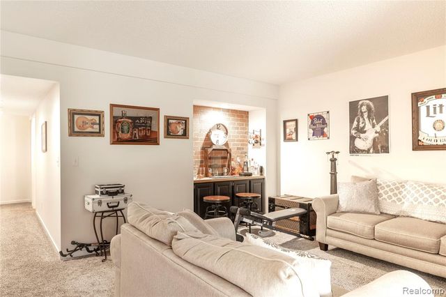 5736 Leeward Court, Clarkston, MI 48346