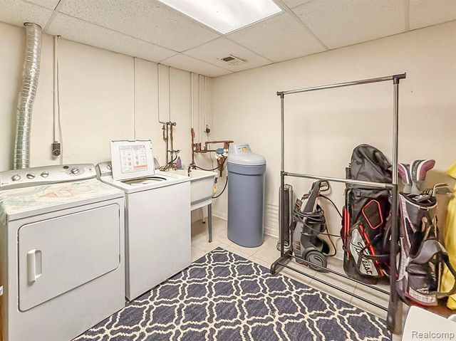 5736 Leeward Court, Clarkston, MI 48346