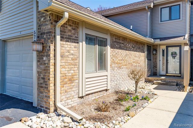 5736 Leeward Court, Clarkston, MI 48346