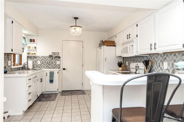 5736 Leeward Court, Clarkston, MI 48346
