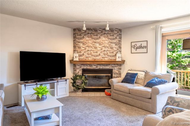 5736 Leeward Court, Clarkston, MI 48346