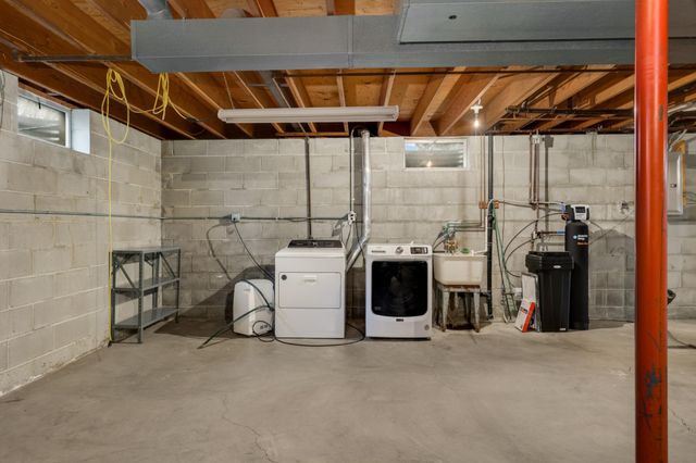 946 Redwood Drive, Apple Valley, MN 55124