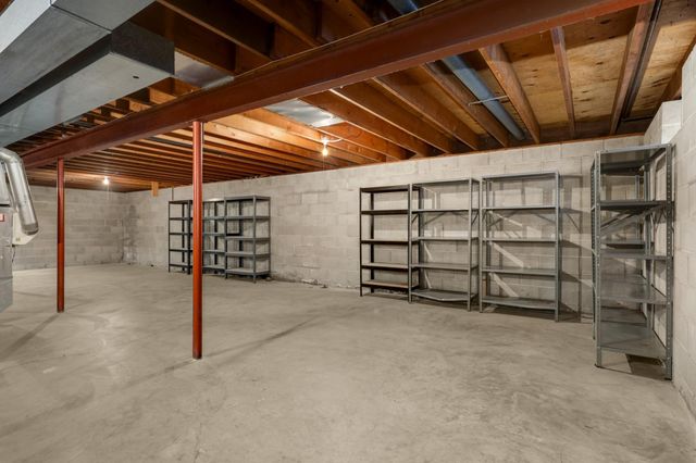 946 Redwood Drive, Apple Valley, MN 55124