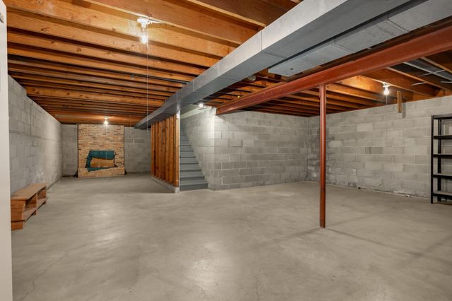 946 Redwood Drive, Apple Valley, MN 55124