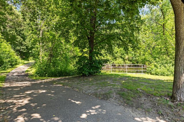 946 Redwood Drive, Apple Valley, MN 55124