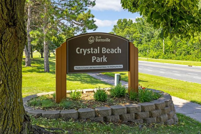 946 Redwood Drive, Apple Valley, MN 55124