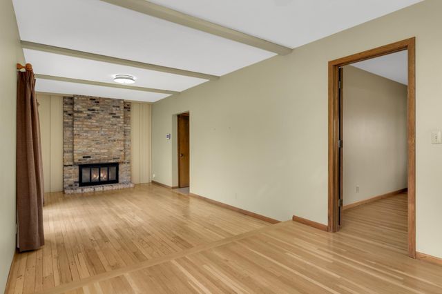 946 Redwood Drive, Apple Valley, MN 55124