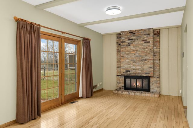 946 Redwood Drive, Apple Valley, MN 55124