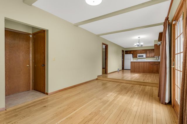 946 Redwood Drive, Apple Valley, MN 55124