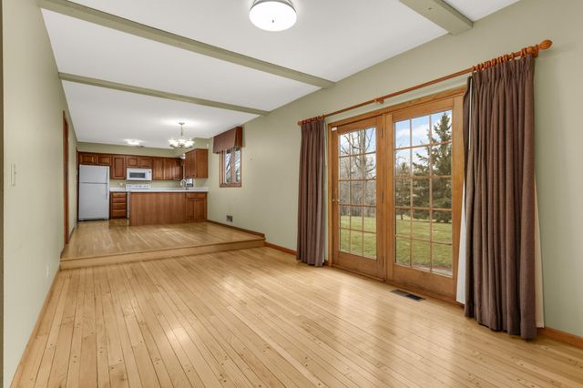 946 Redwood Drive, Apple Valley, MN 55124