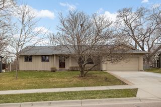 946 Redwood Drive, Apple Valley, MN 55124