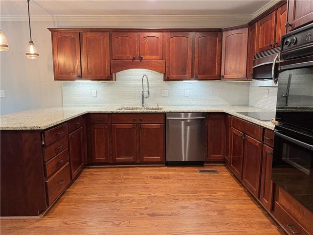 11820 Highland Colony Dr, Roswell, GA 30075