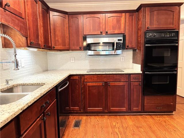 11820 Highland Colony Dr, Roswell, GA 30075