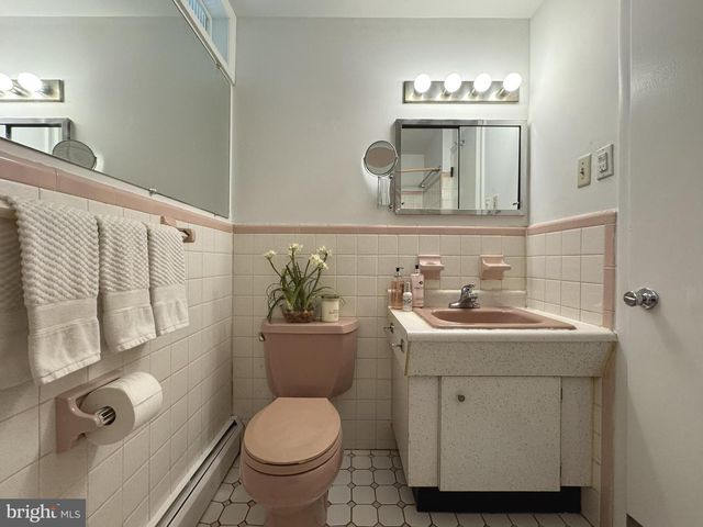 16 DEWBERRY DR, Trenton, NJ 08610