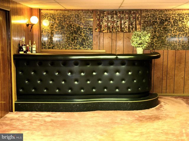 16 DEWBERRY DR, Trenton, NJ 08610