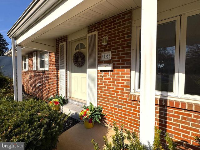 16 DEWBERRY DR, Trenton, NJ 08610