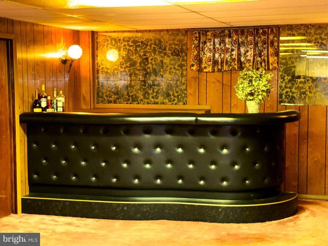 16 DEWBERRY DR, Trenton, NJ 08610