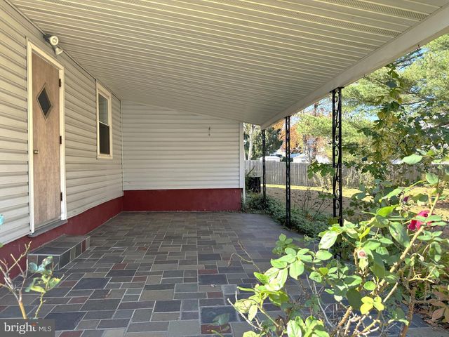 16 DEWBERRY DR, Trenton, NJ 08610