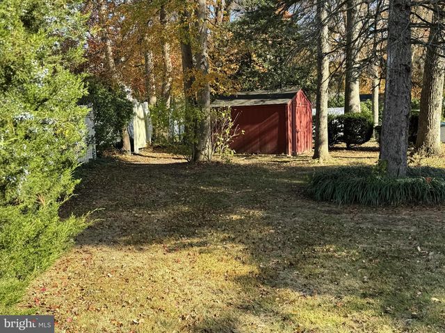 16 DEWBERRY DR, Trenton, NJ 08610