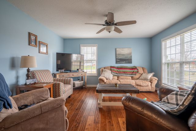 110 Kitty Meyer Ln, Loretto, TN 38469