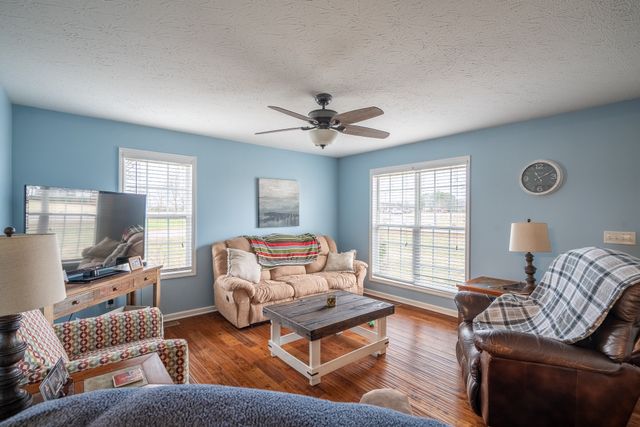 110 Kitty Meyer Ln, Loretto, TN 38469