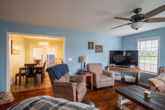 110 Kitty Meyer Ln, Loretto, TN 38469