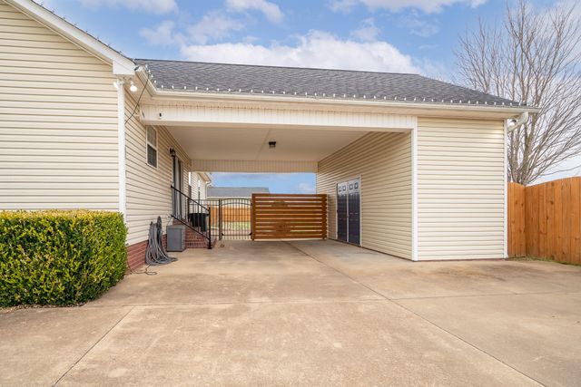 110 Kitty Meyer Ln, Loretto, TN 38469