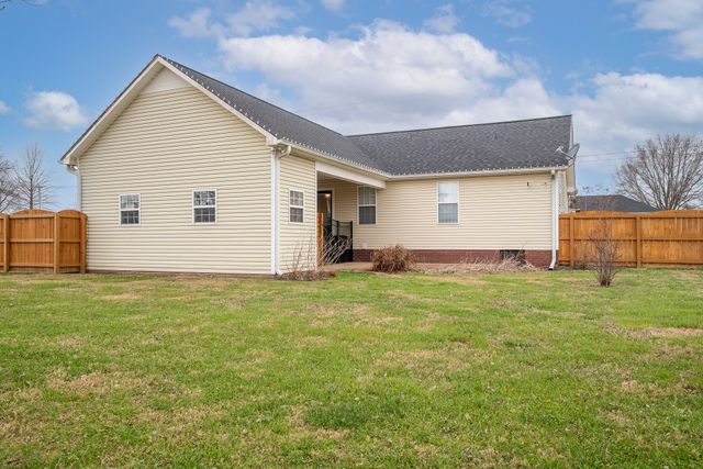 110 Kitty Meyer Ln, Loretto, TN 38469