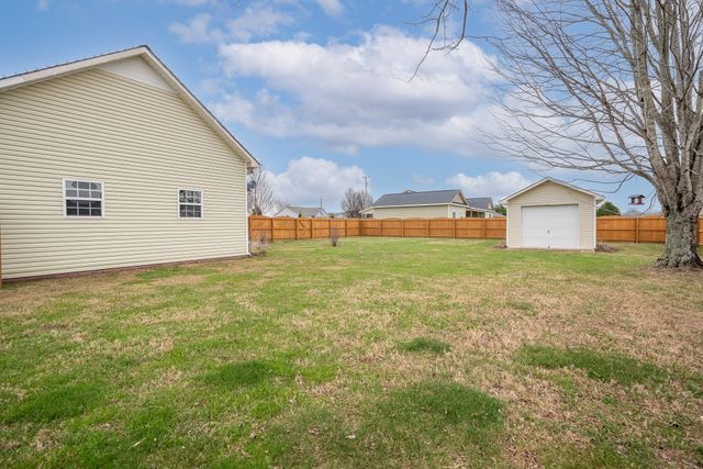 110 Kitty Meyer Ln, Loretto, TN 38469