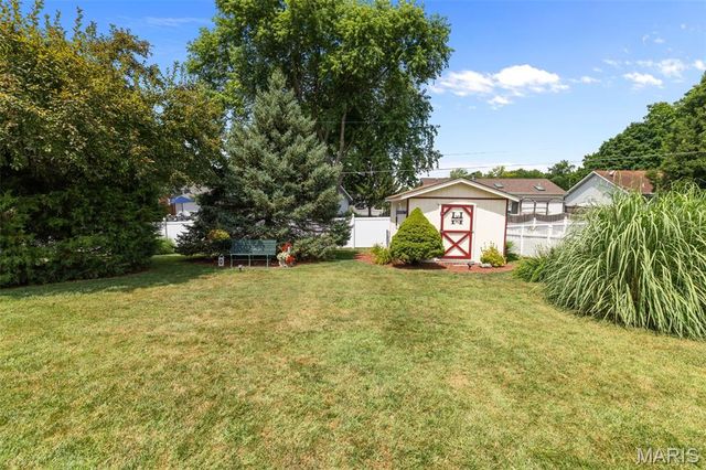 111 Freedom Drive, Belleville, IL 62226