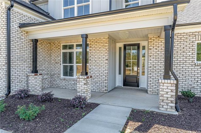 7632 Monty Drive, Kernersville, NC 27284