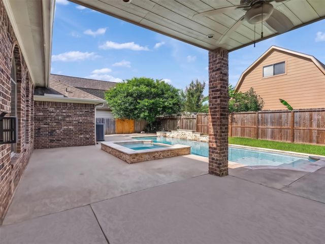 2209 Cochise Trail, League City, TX 77573