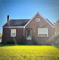 939 E Florida Avenue, Youngstown, OH 44502