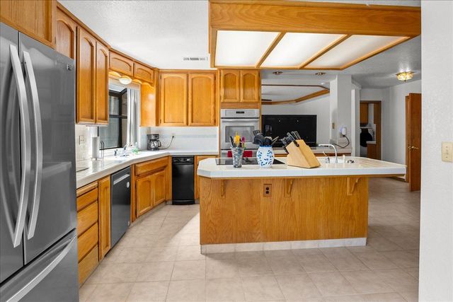 3512 Viader Dr, Modesto, CA 95356