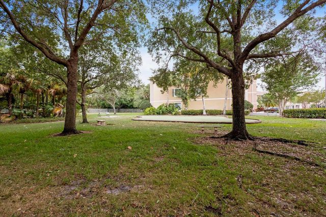 6450 Emerald Dunes Drive 301, West Palm Beach, FL 33411