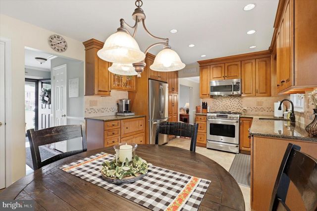 12 STERLING DR, Horsham, PA 19044