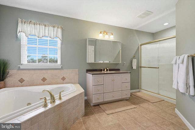 12 STERLING DR, Horsham, PA 19044