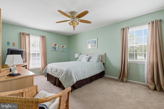 12 STERLING DR, Horsham, PA 19044